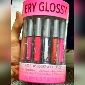 NEW | Very Glossy 15-piece Lip Gloss & Lip Oil Set